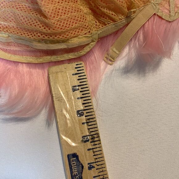 Pink synthetic wig.  Beautiful classy Bob cut - Picture 7 of 8